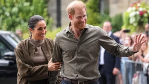Harry and Meghan waving